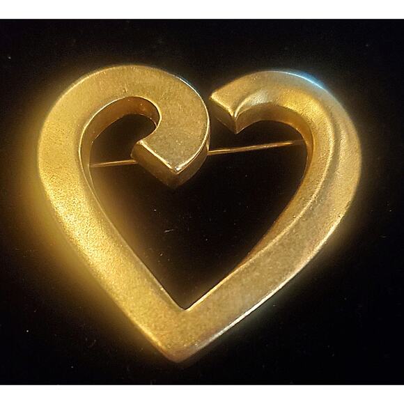 Unbranded Jewelry - Women's Heart Brooch Pin Open Center Gold Tone Costume Jewelry 2"